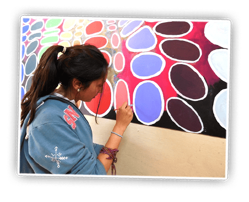 chica-pintando